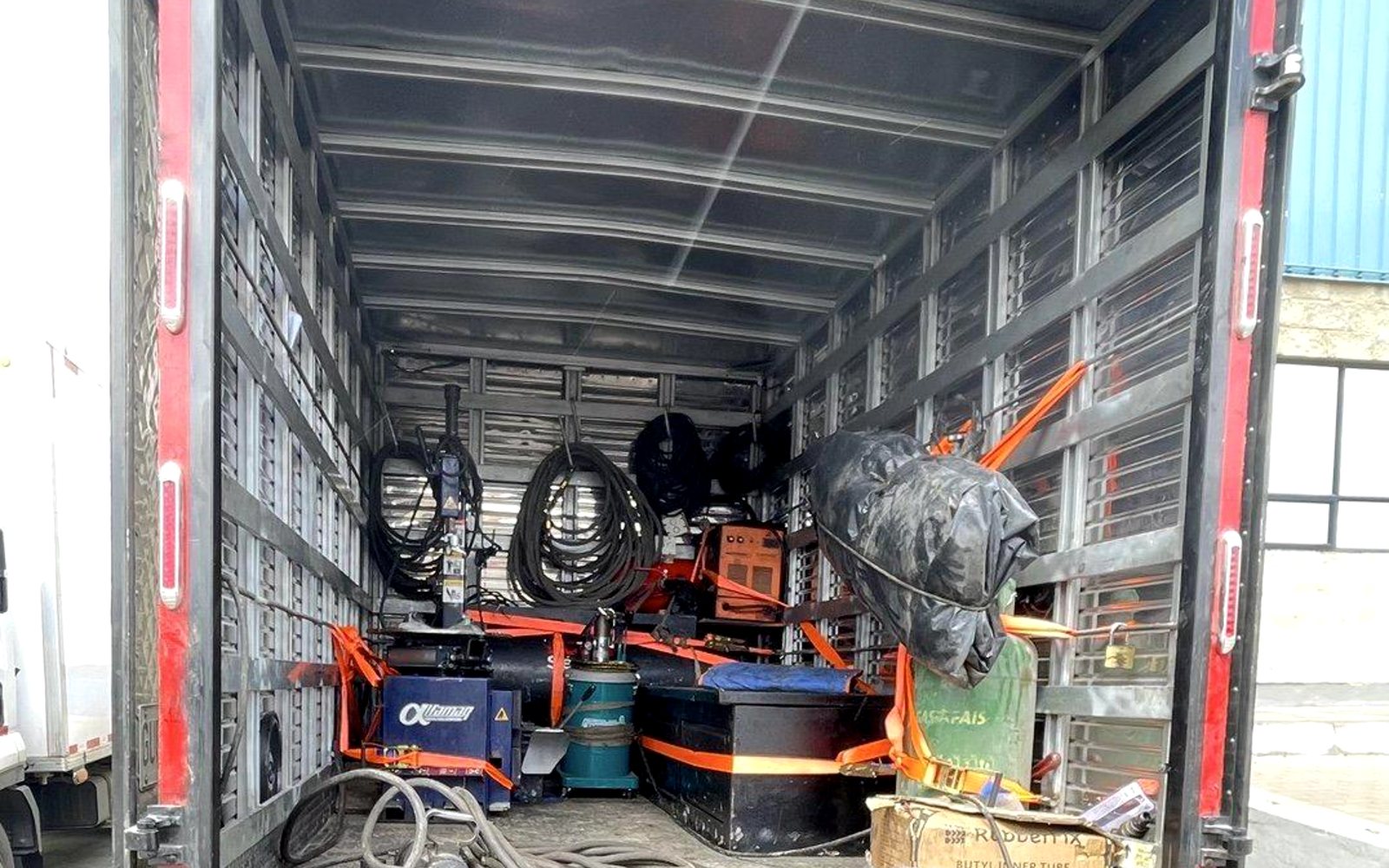 Carro taller equipado — LG TRUCK S.A.S.